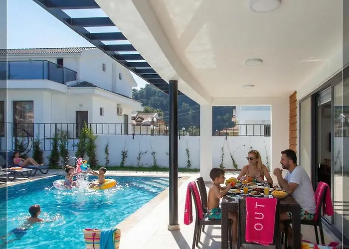 Berzan 4 Bedroom Private In Ovacik فيلة